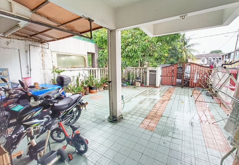 Beside Sunway Piramid, Double Storey Terrace 
