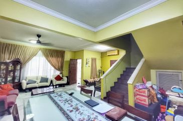 Beside Sunway Piramid, Double Storey Terrace 