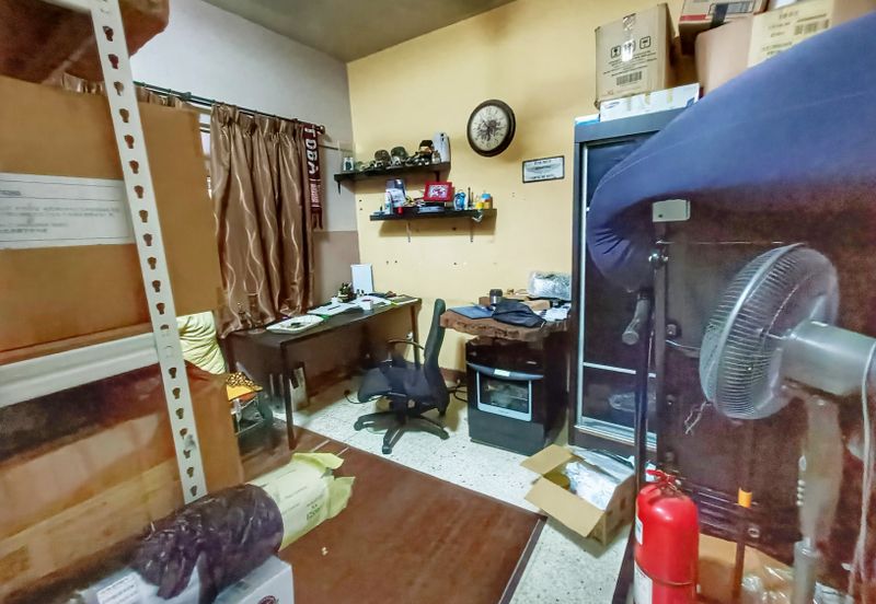 Beside Sunway Piramid, Double Storey Terrace 