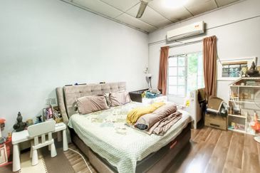 Beside Sunway Piramid, Double Storey Terrace 