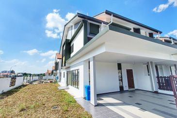 CORNER LOT, Double Storey Terrace, Setia Utama 3