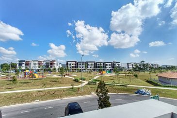 CORNER LOT, Double Storey Terrace, Setia Utama 3