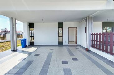 CORNER LOT, Double Storey Terrace, Setia Utama 3