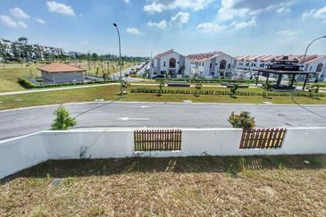 CORNER LOT, Double Storey Terrace, Setia Utama 3