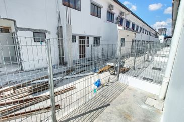 CORNER LOT, Double Storey Terrace, Setia Utama 3