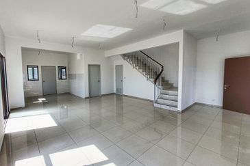 CORNER LOT, Double Storey Terrace, Setia Utama 3