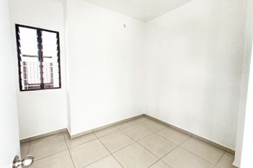 CORNER LOT, Double Storey Terrace, Setia Utama 3