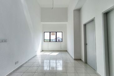 CORNER LOT, Double Storey Terrace, Setia Utama 3