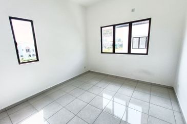 CORNER LOT, Double Storey Terrace, Setia Utama 3