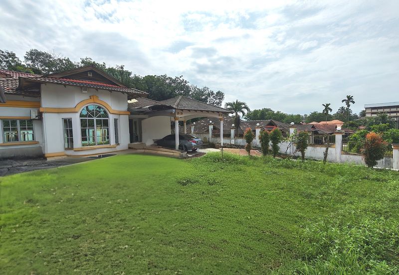 Kampung Sungai Pelong