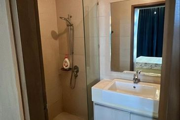 Royal Regent Sri Putramas III