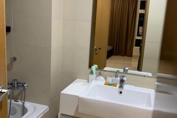 Royal Regent Sri Putramas III