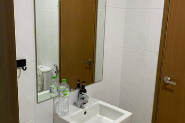 Royal Regent Sri Putramas III