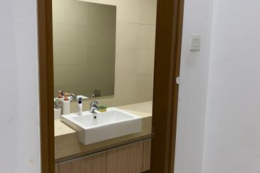 Royal Regent Sri Putramas III