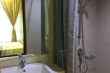 Royal Regent Sri Putramas III