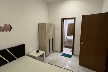 Royal Regent Sri Putramas III