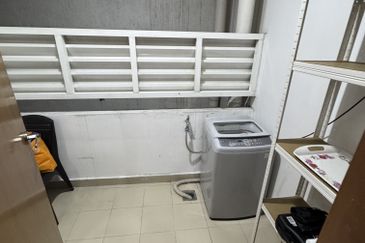 Royal Regent Sri Putramas III