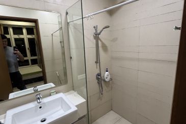 Royal Regent Sri Putramas III