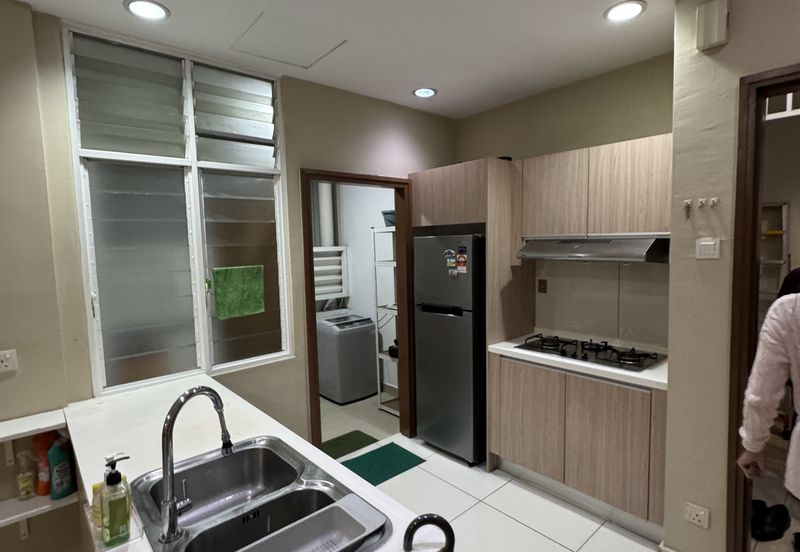 Royal Regent Sri Putramas III