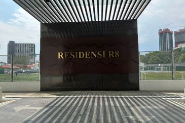 Residensi R8