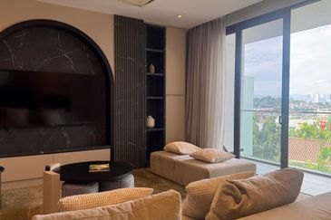 Bukit Pantai (Pantai Hill)