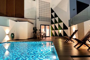 Bukit Pantai (Pantai Hill)