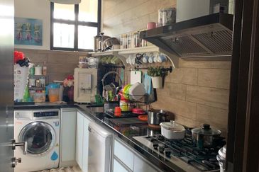 16 Quartz Melawati Condominium