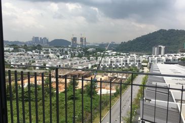 16 Quartz Melawati Condominium