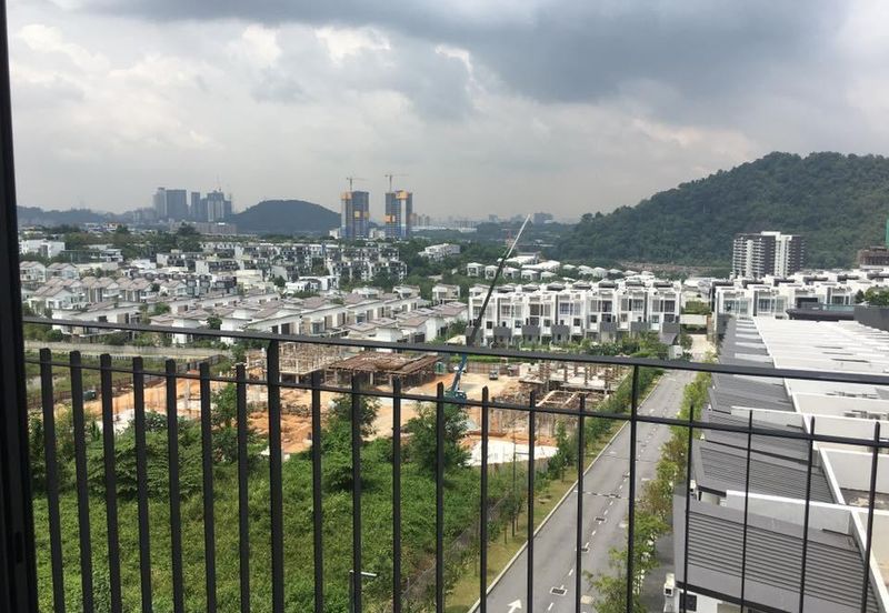 16 Quartz Melawati Condominium