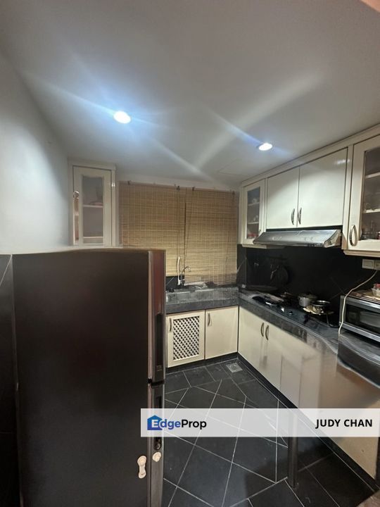 Goodyear Court 10 Usj15 3R2B Bu800sf with Built-ins -  Selling Cheap!, Selangor, Subang Jaya