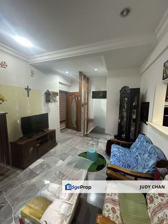 Goodyear Court 10 Usj15 3R2B Bu800sf with Built-ins -  Selling Cheap!, Selangor, Subang Jaya