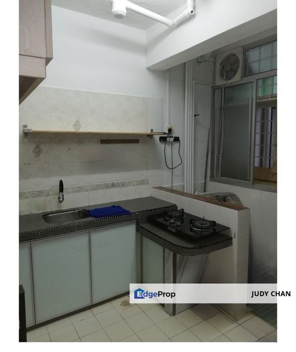 Goodyear Court 10 Usj15 Bu860sf 3r2b Reno with Built-ins, Selangor, Subang Jaya