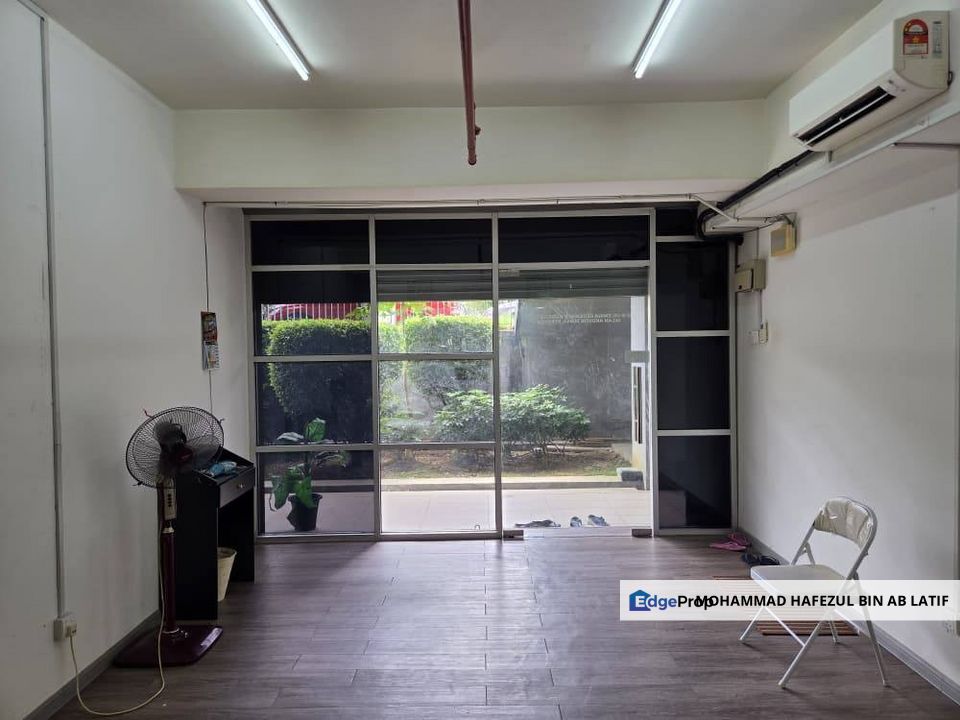 Strategic Unit - Depan AEON Shah Alam, Emira Residence Shah Alam, Selangor, Shah Alam