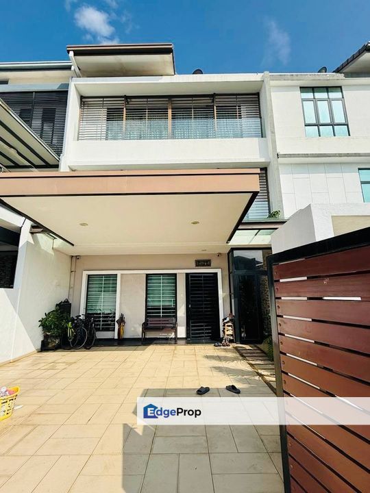 Freehold, Fully Furnish 2.5 Storey superlink, Bandar Bukit Raja klang, Selangor, Klang