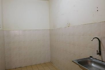 Residensi Bistaria, Ukay Bistari