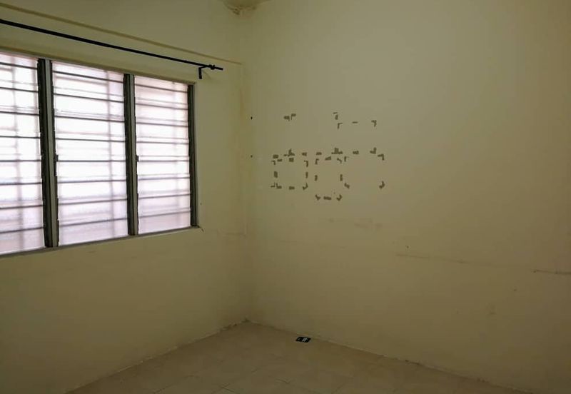 Residensi Bistaria, Ukay Bistari