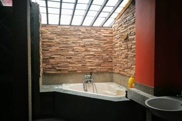 [FREEHOLD CORNER] Double Storey Terraced House @ Kota Kemuning - REDUCED PRICE !!!