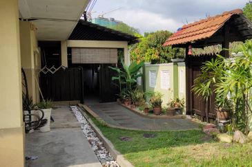 Taman Anggerik Villa