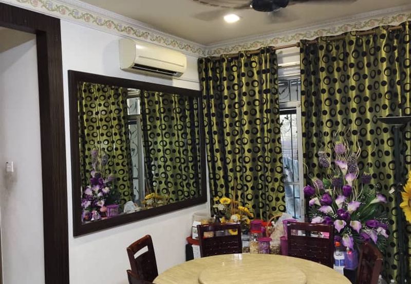 Taman Anggerik Villa