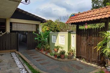 Taman Anggerik Villa