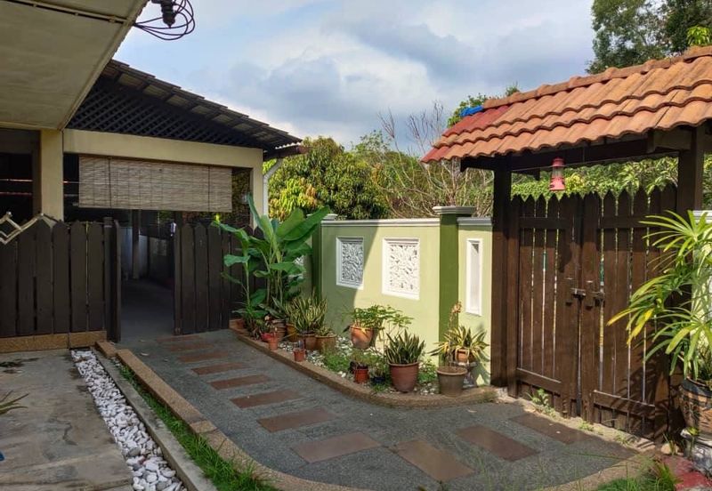 Taman Anggerik Villa