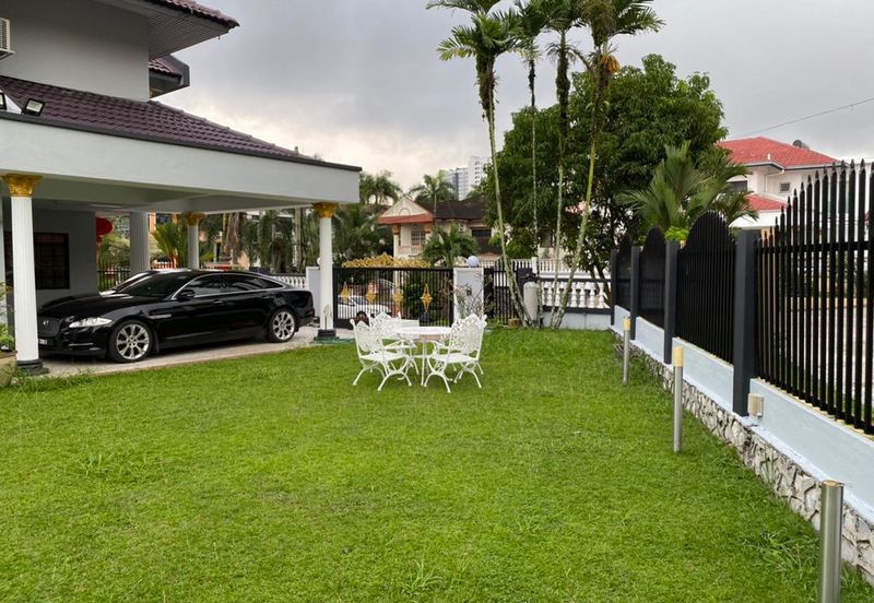 Taman Anggerik Villa