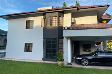 Taman Anggerik Villa