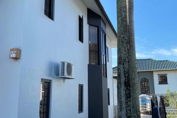 Taman Anggerik Villa