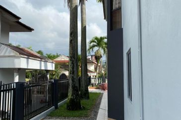 Taman Anggerik Villa