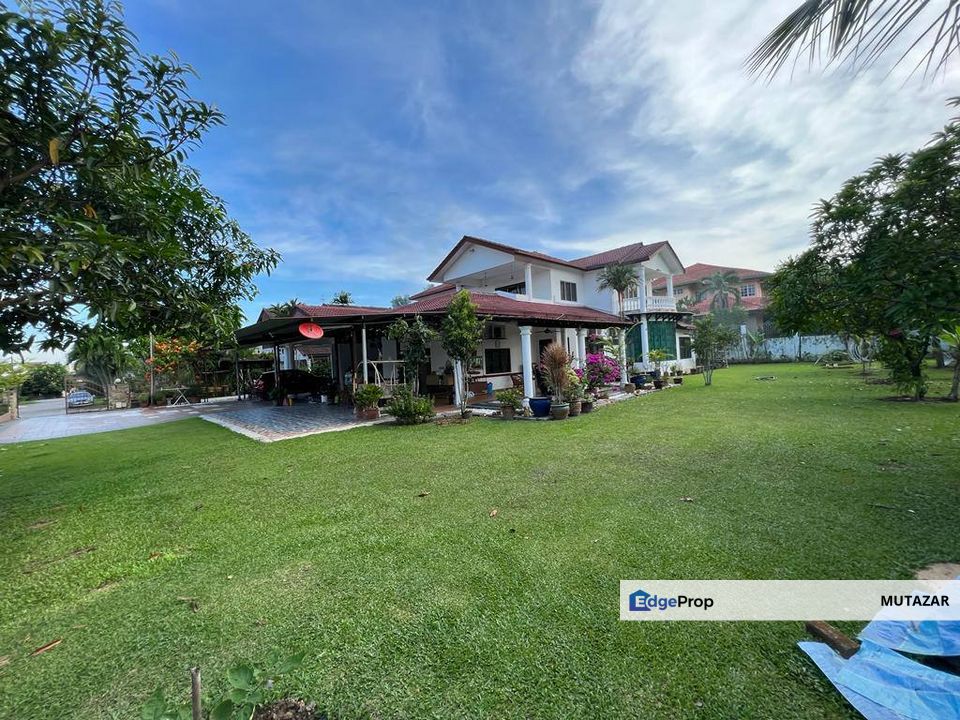 Double Storey Bungalow @ Seksyen 4, Bandar Baru Bangi - Huge Extra Land , Selangor, Bangi