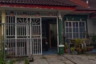 Rumah Teres Setingkat di Puncak Alam Fasa 1 - Good For Investment 