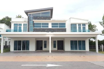 MYDiva, Perdana Lakeview East