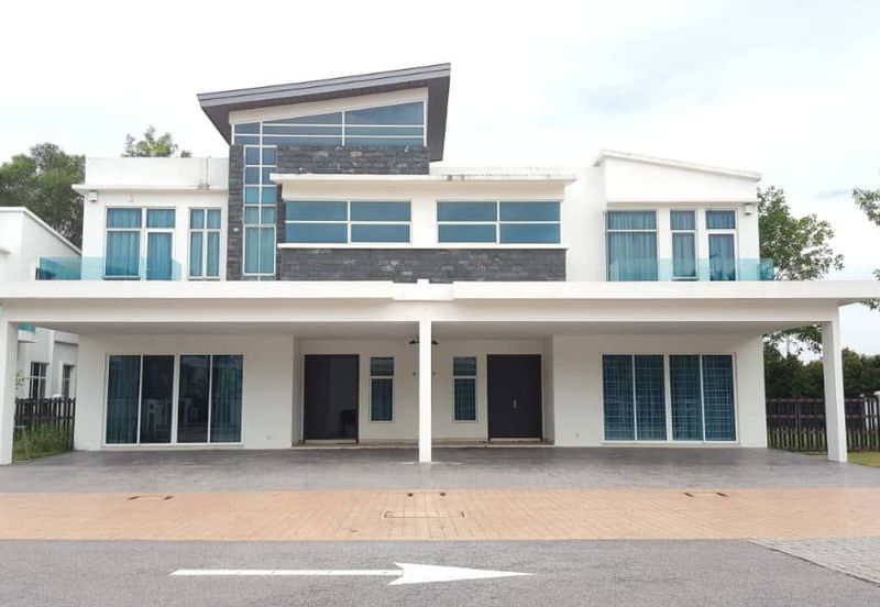 MYDiva, Perdana Lakeview East