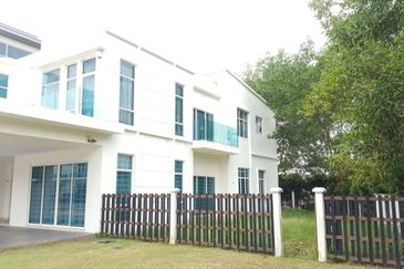 MYDiva, Perdana Lakeview East